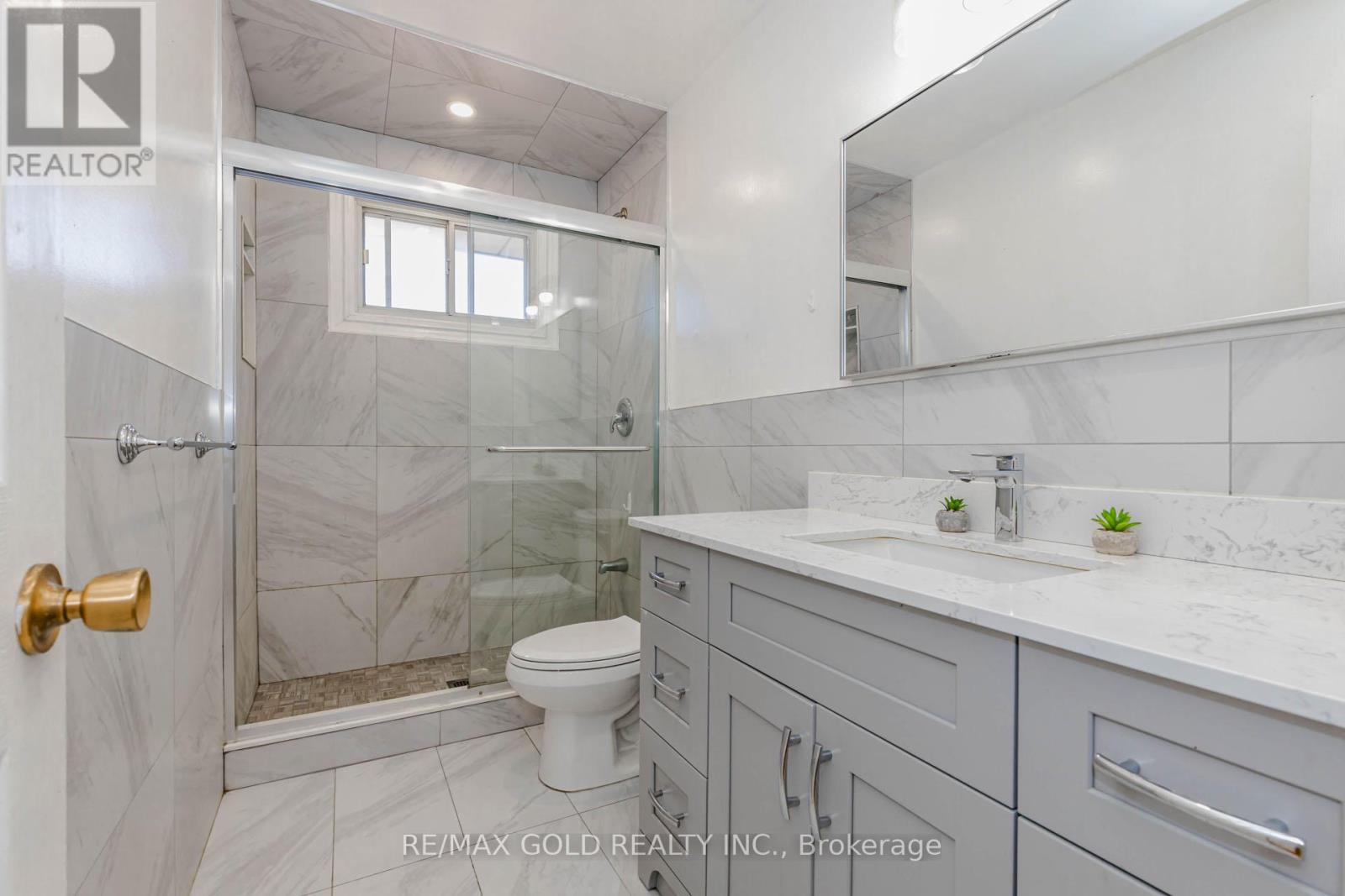 38 ACHILL CRESCENT - 24