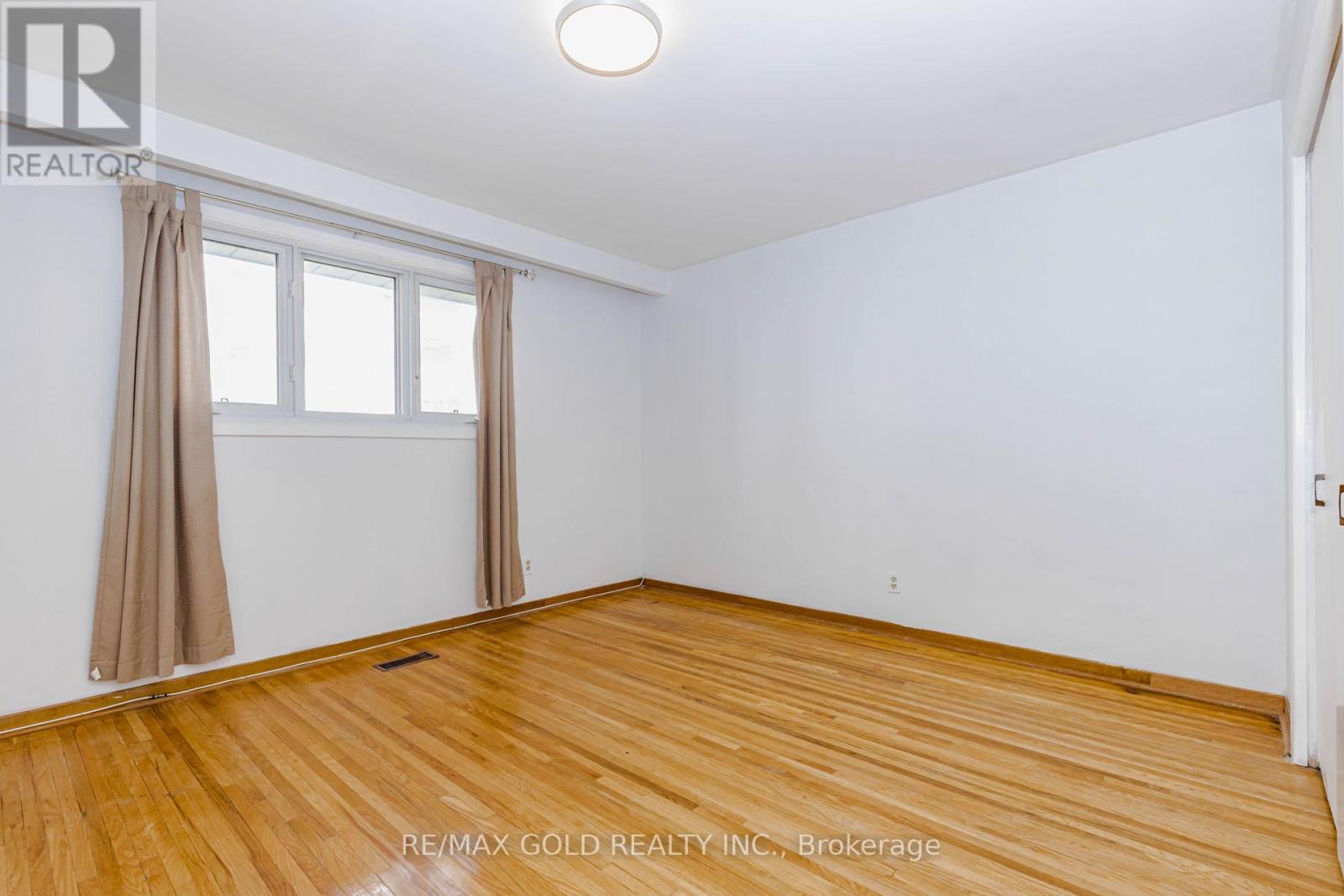 38 ACHILL CRESCENT - 26