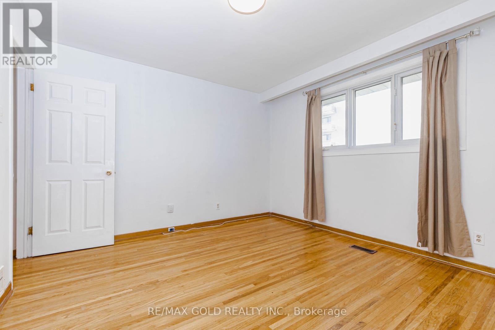 38 ACHILL CRESCENT - 27