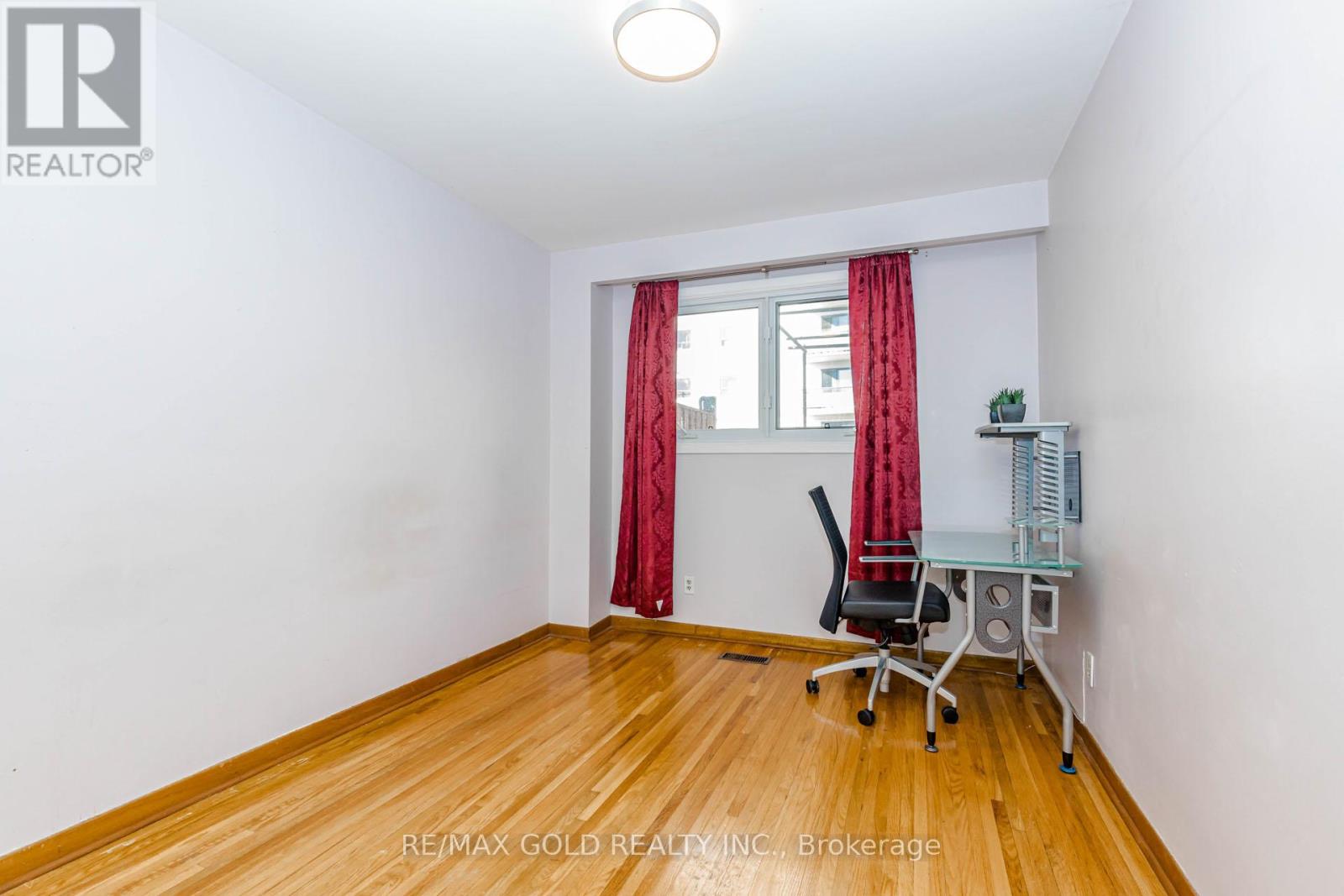 38 ACHILL CRESCENT - 30