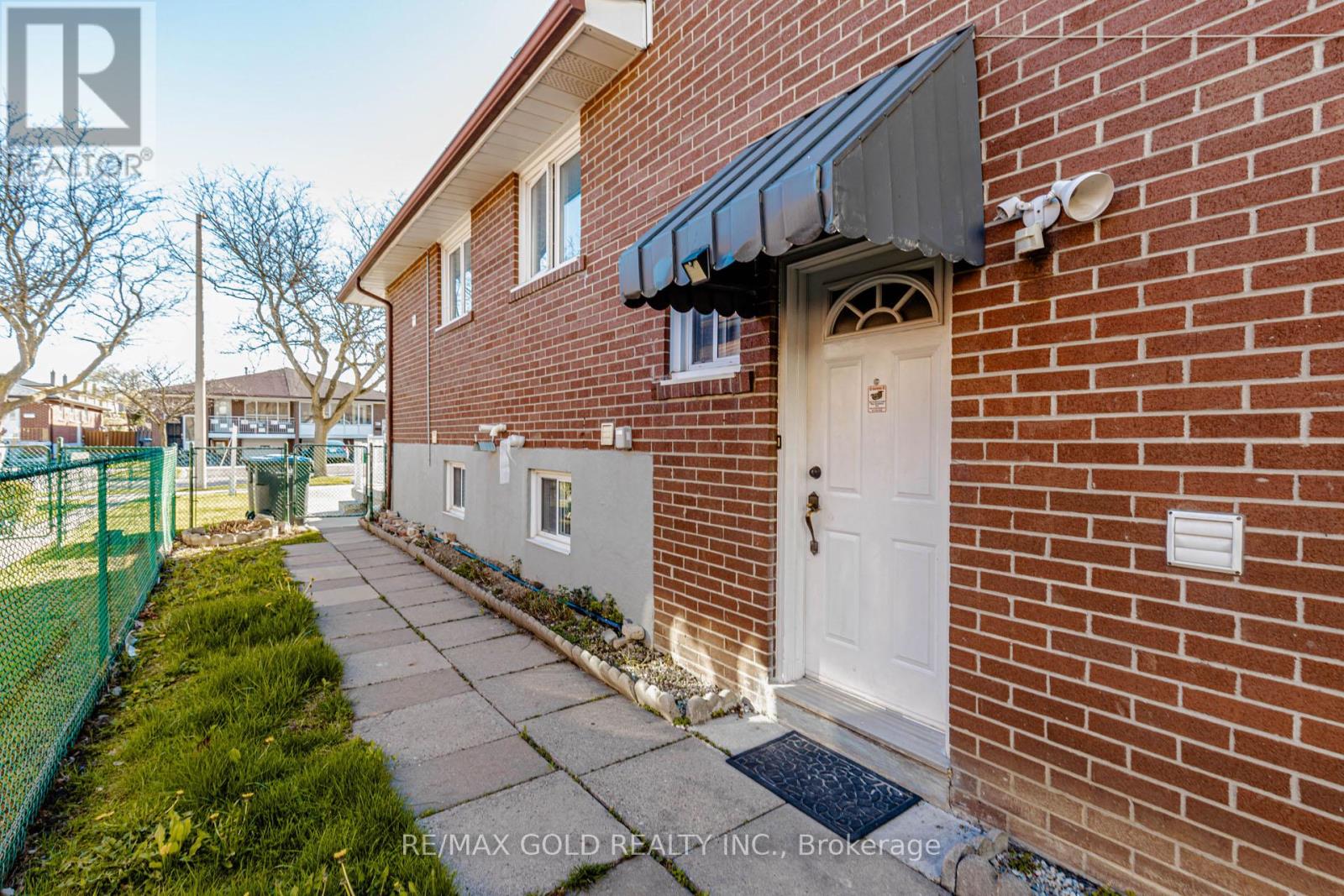 38 ACHILL CRESCENT - 33