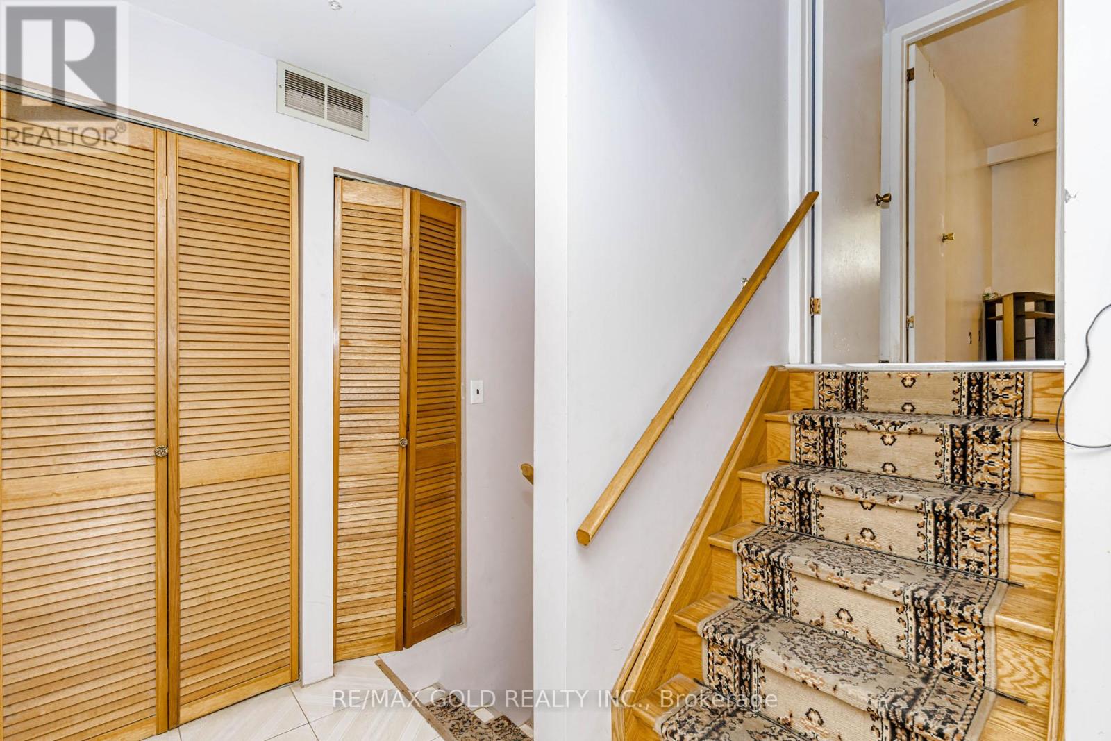 38 ACHILL CRESCENT - 37