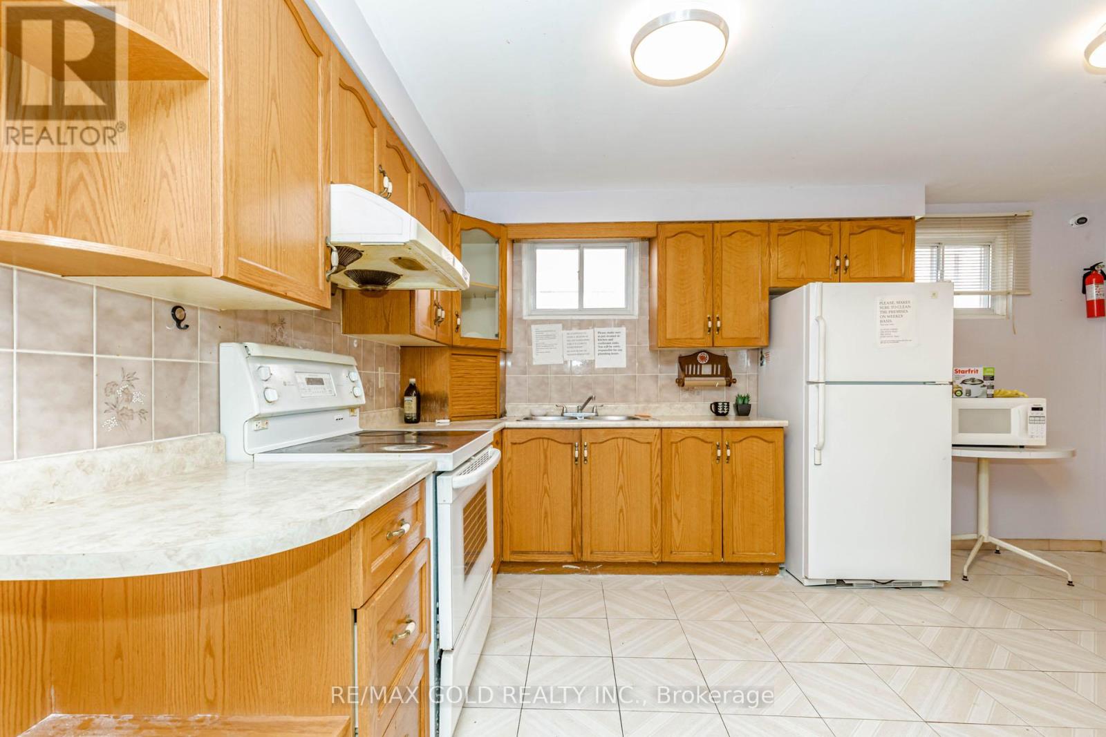 38 ACHILL CRESCENT - 40
