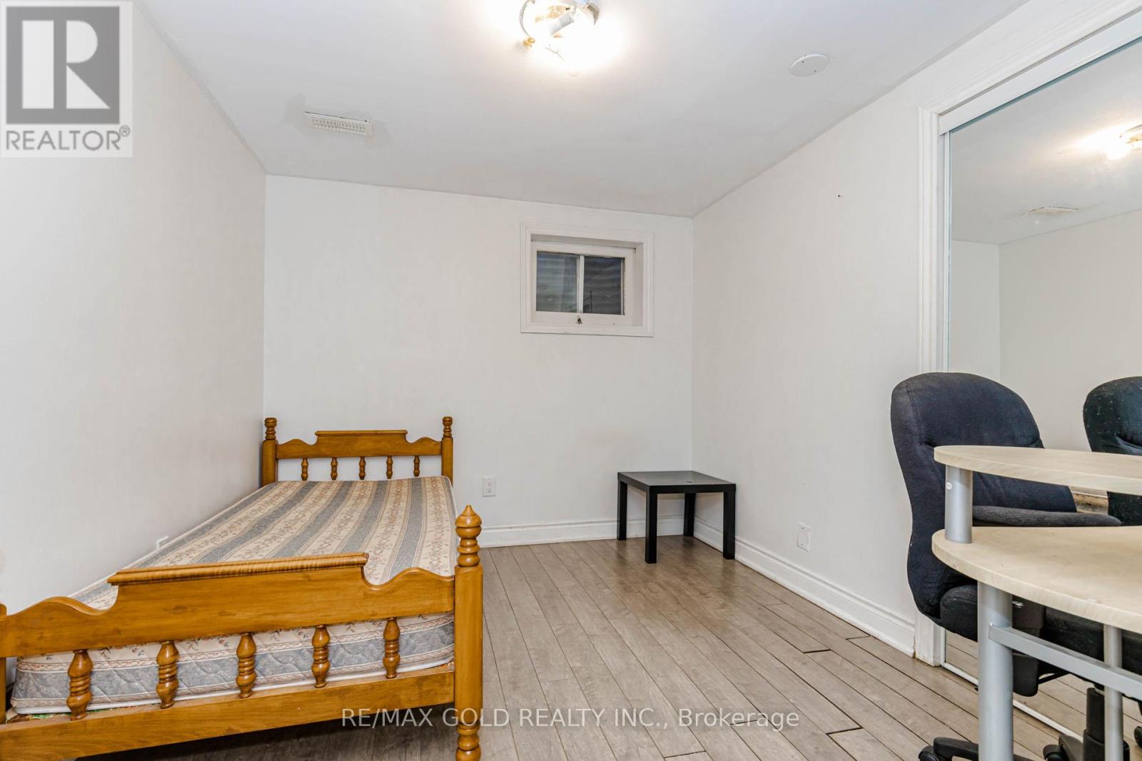 38 ACHILL CRESCENT - 43
