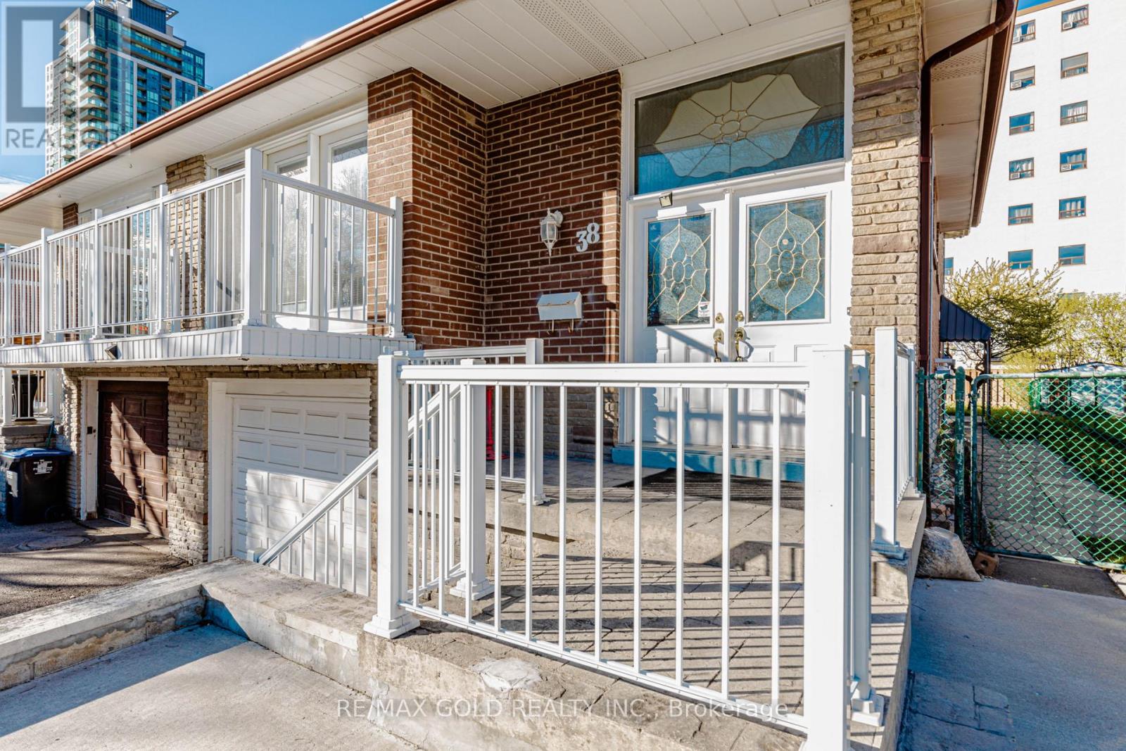 38 ACHILL CRESCENT - 5