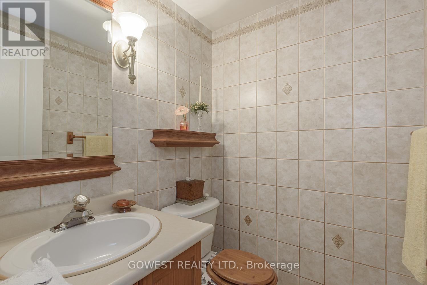 #14 80 ACORN PLACE - 19