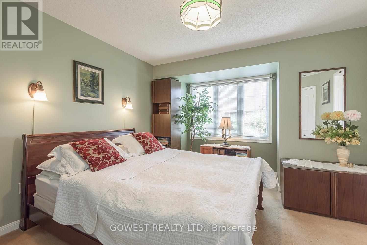 #14 80 ACORN PLACE - 22