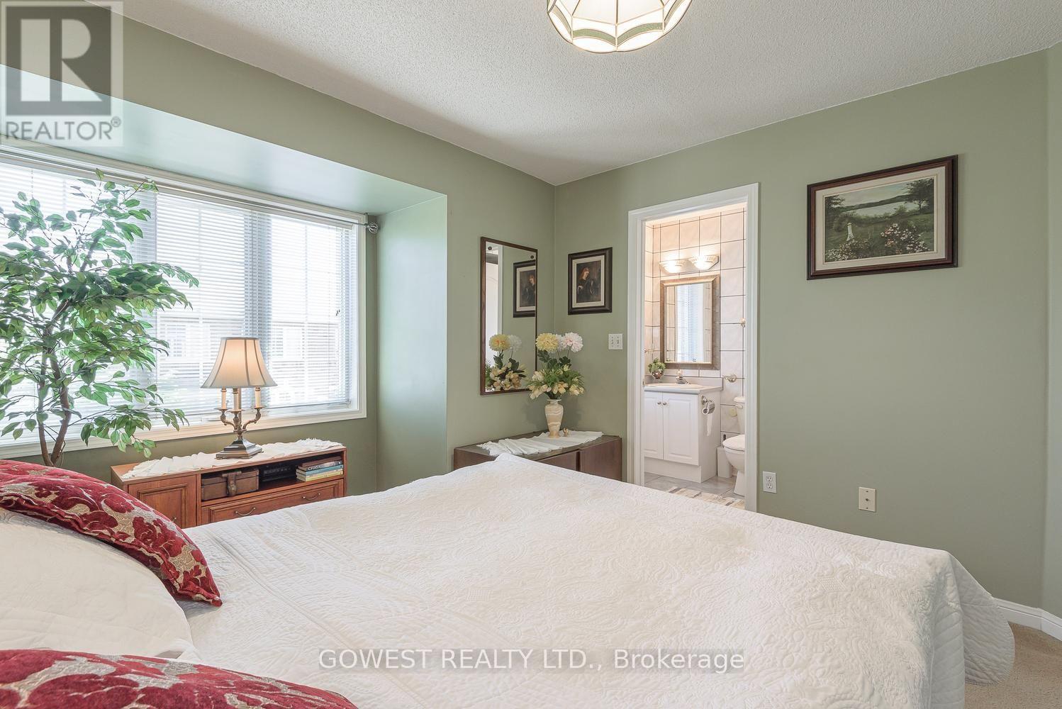 #14 80 ACORN PLACE - 23