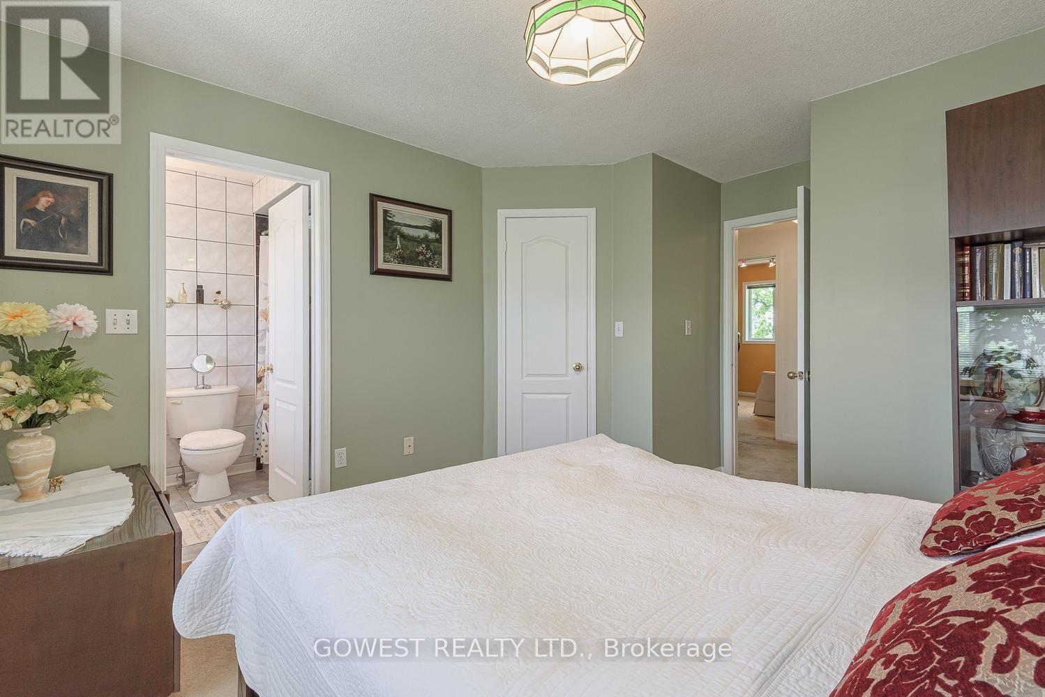 #14 80 ACORN PLACE - 24
