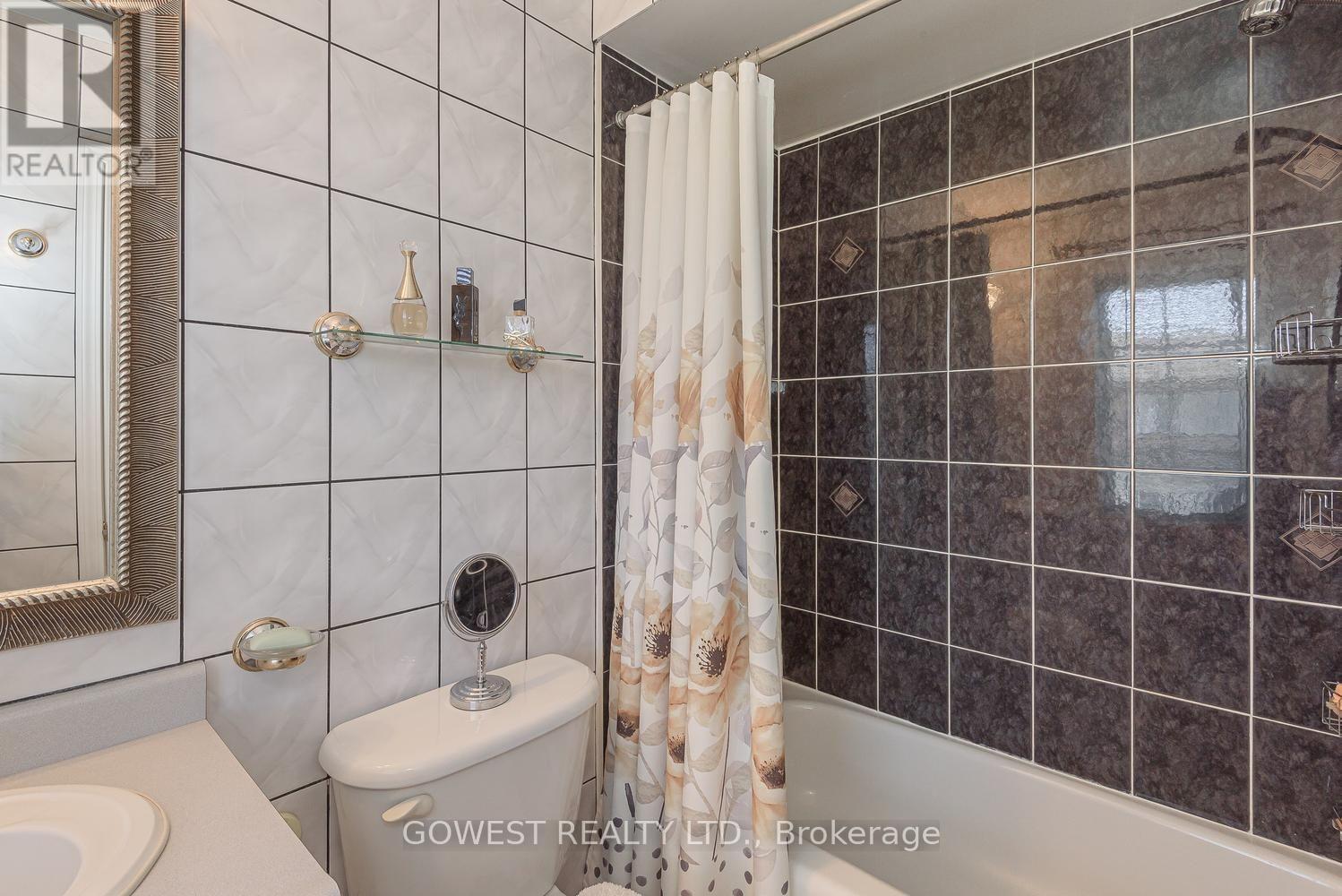 #14 80 ACORN PLACE - 26