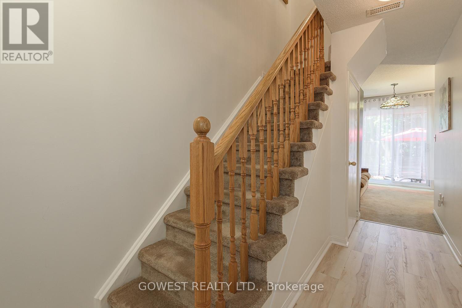 #14 80 ACORN PLACE - 33
