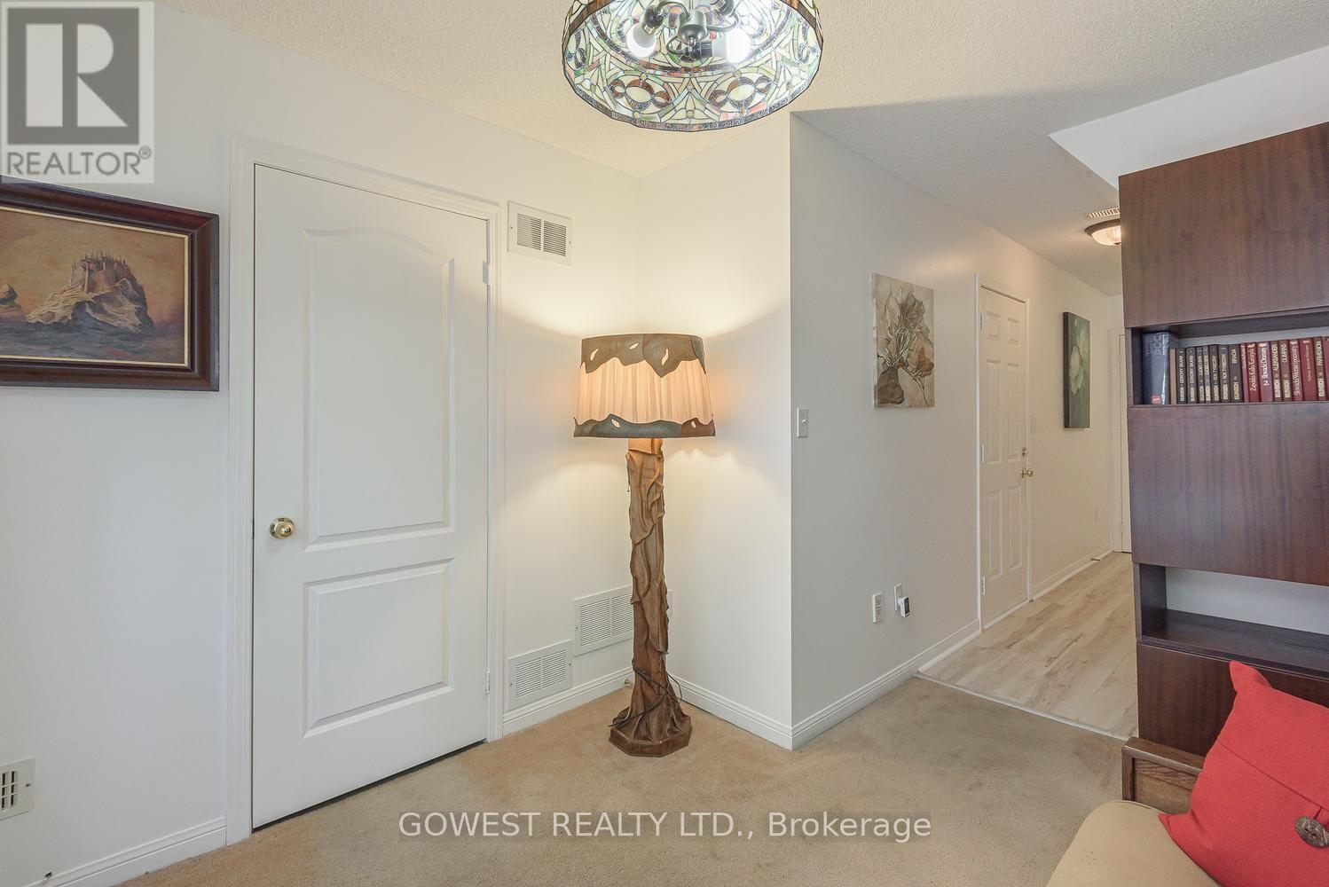 #14 80 ACORN PLACE - 35