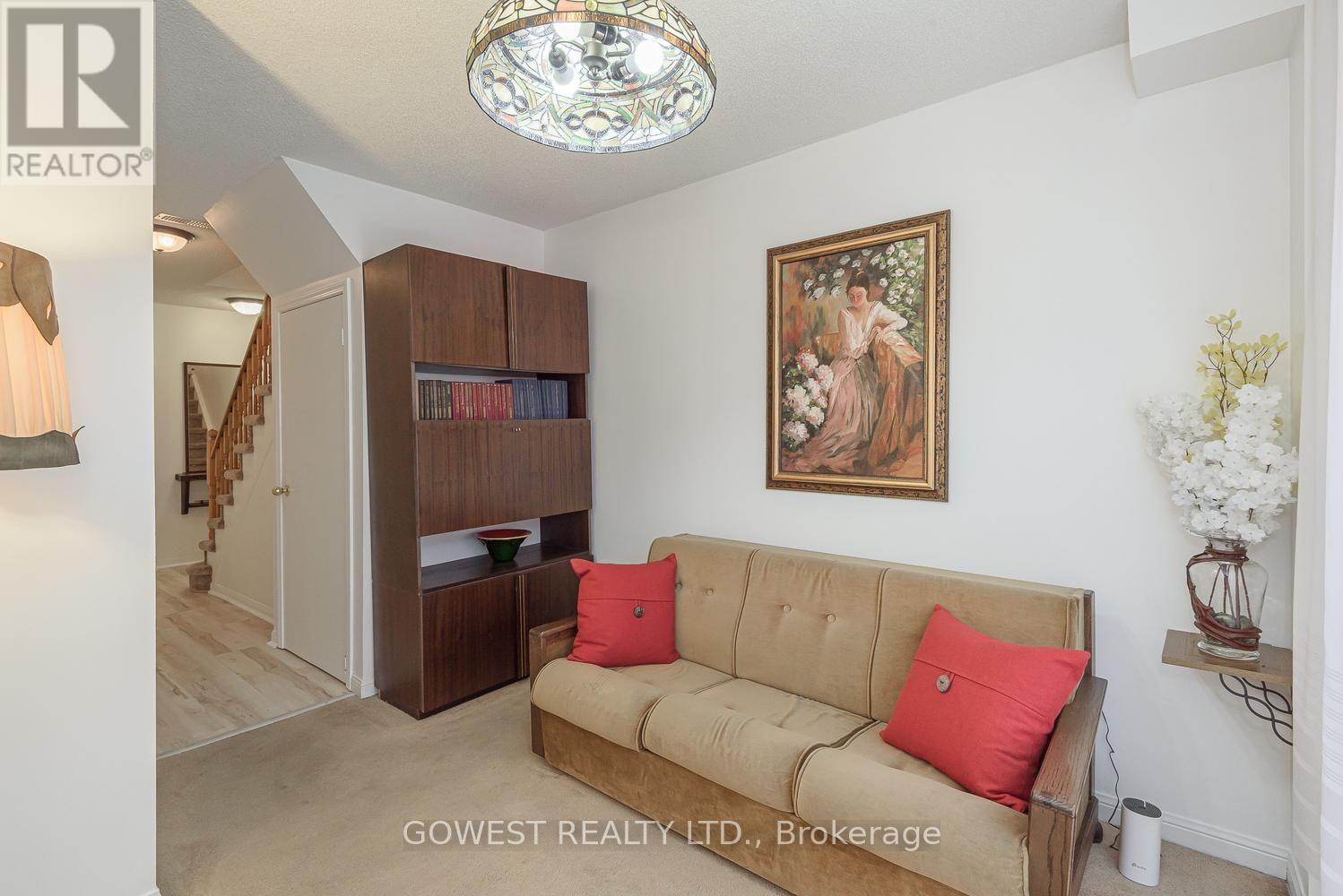 #14 80 ACORN PLACE - 36