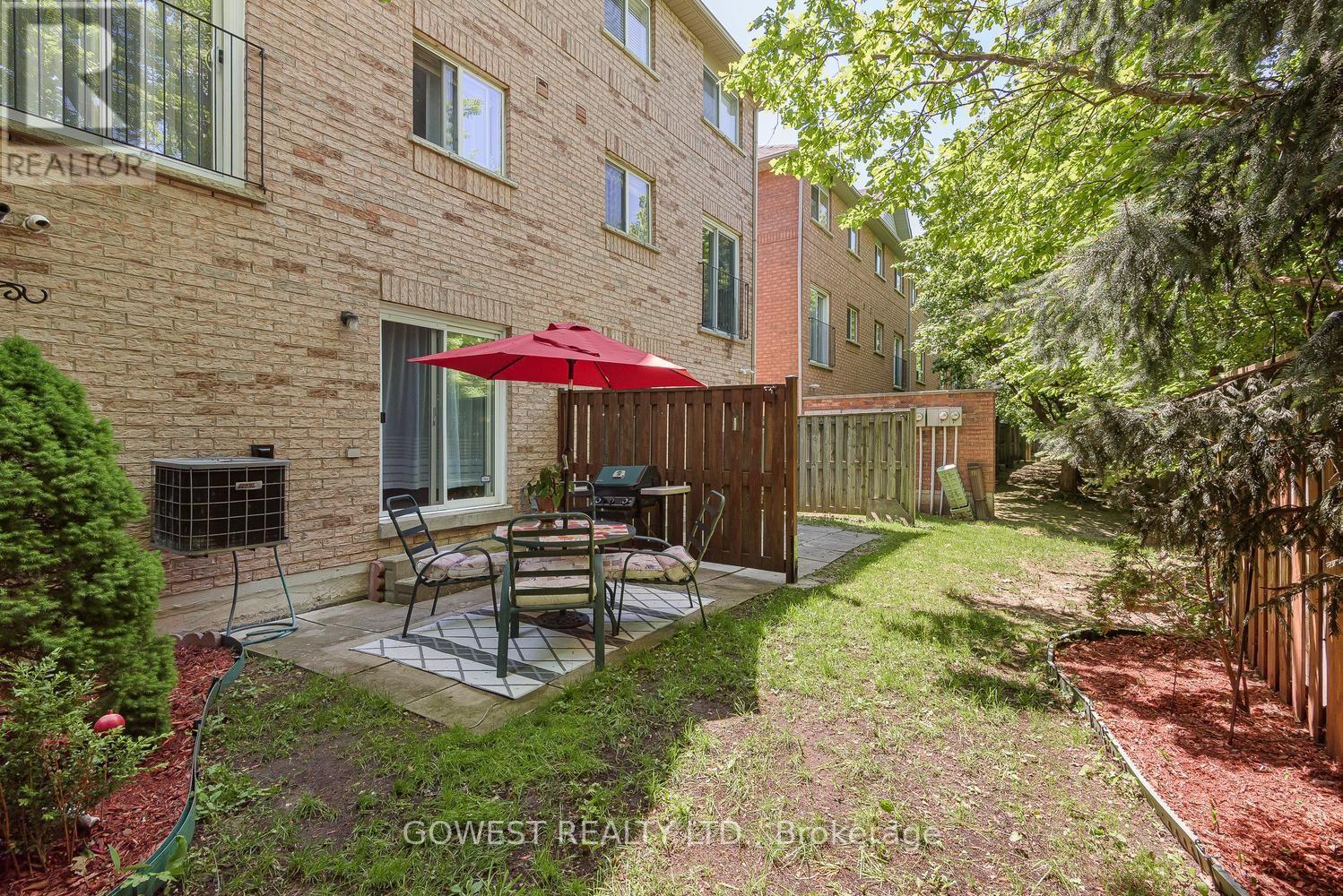 #14 80 ACORN PLACE - 38