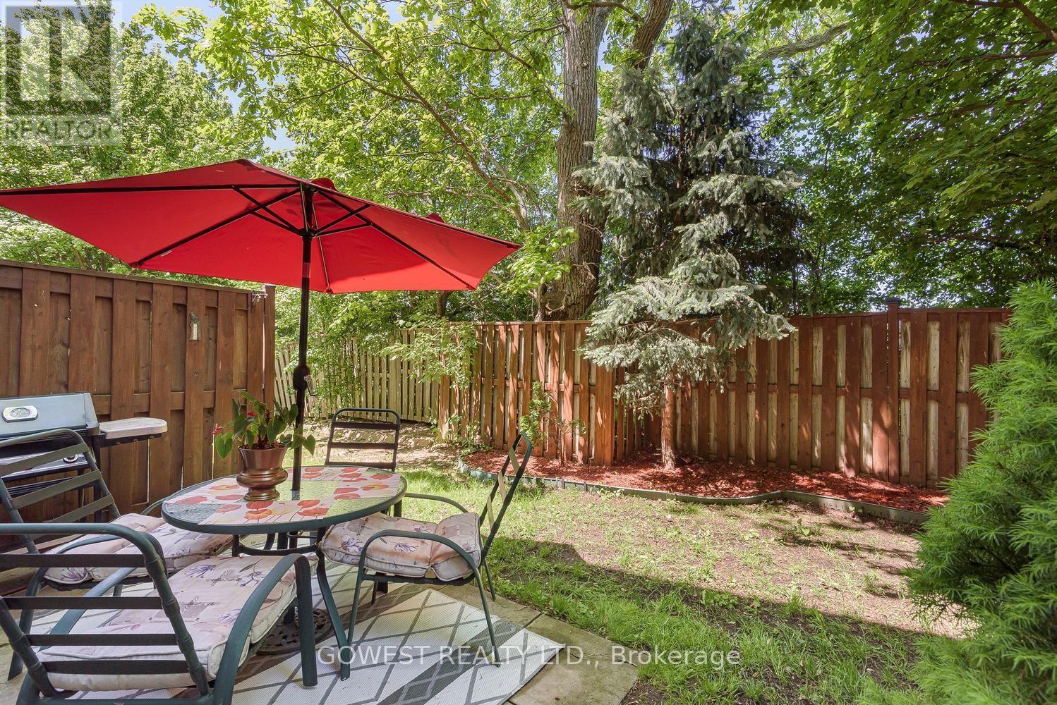 #14 80 ACORN PLACE - 39