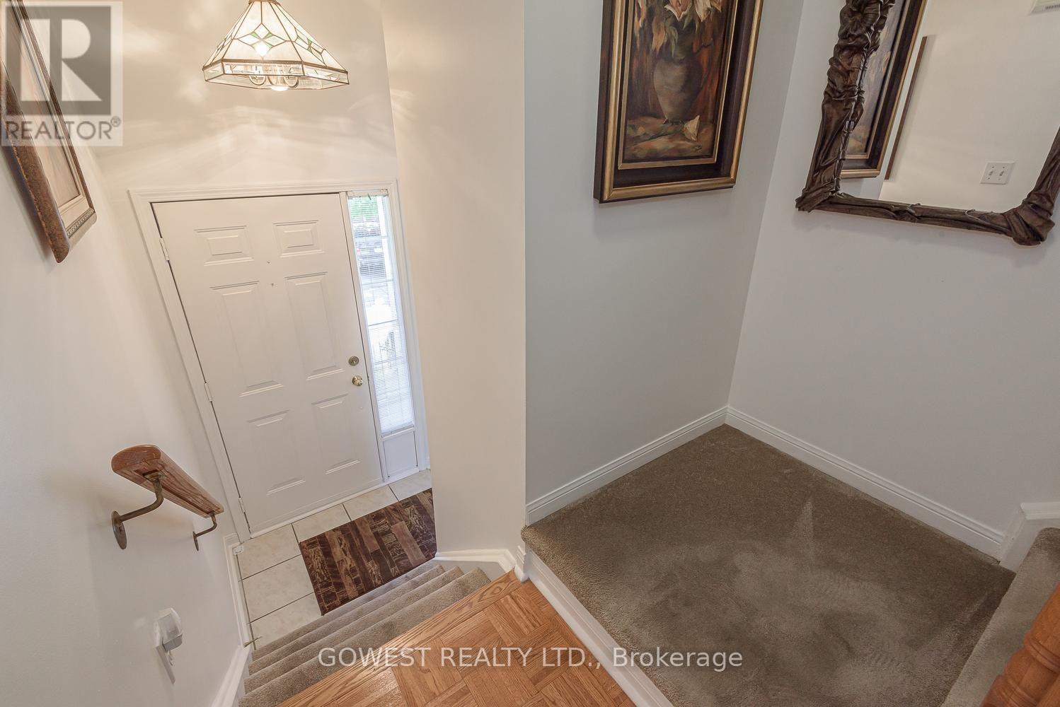 #14 80 ACORN PLACE - 4