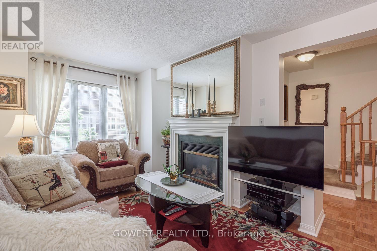 #14 80 ACORN PLACE - 9