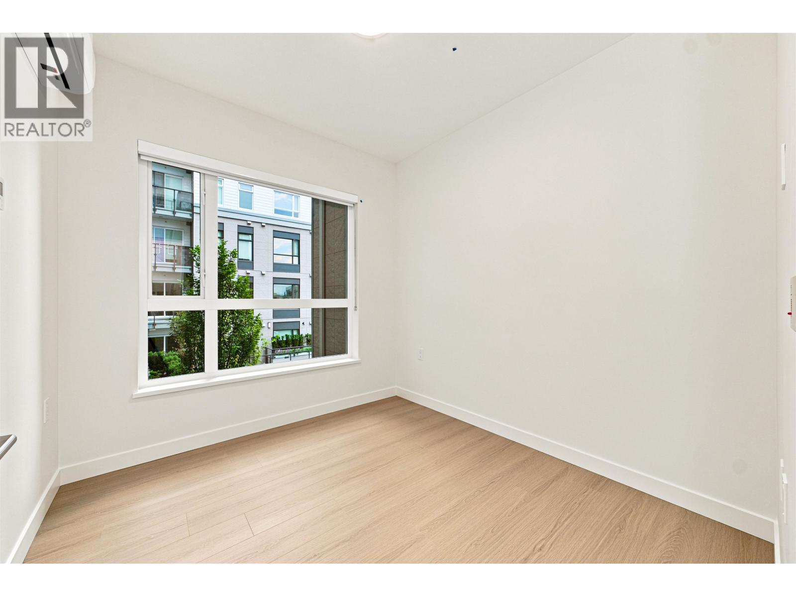 229 82 FIRST STREET, New Westminster