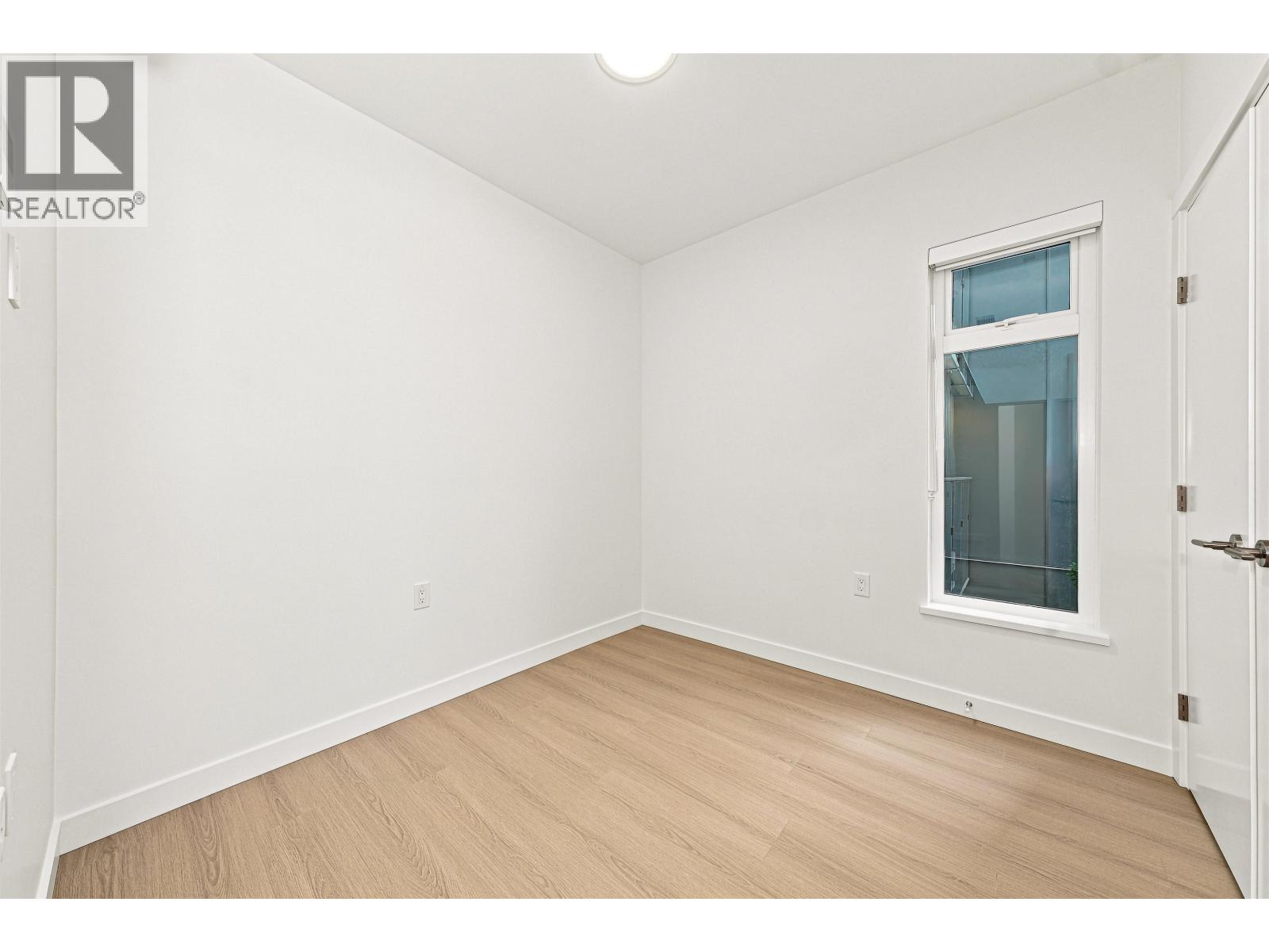 229 82 FIRST STREET, New Westminster