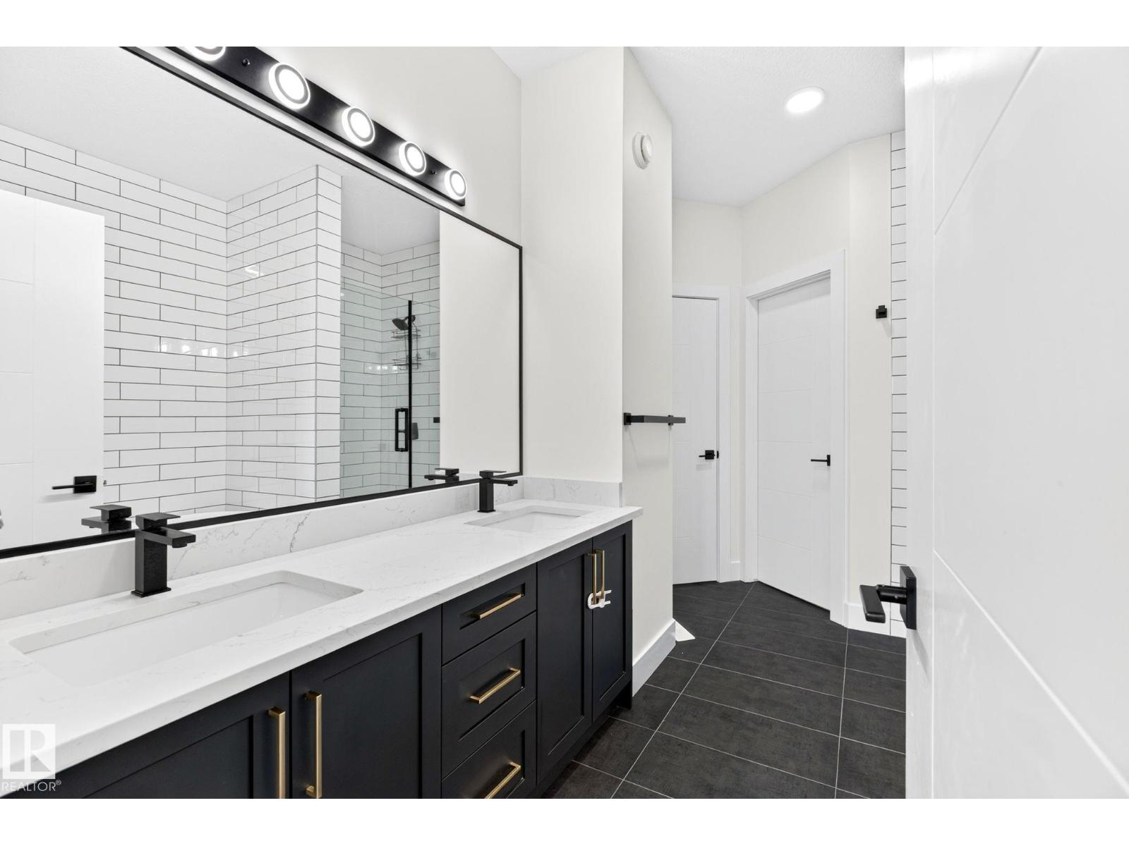 423 42 ST SW - 27