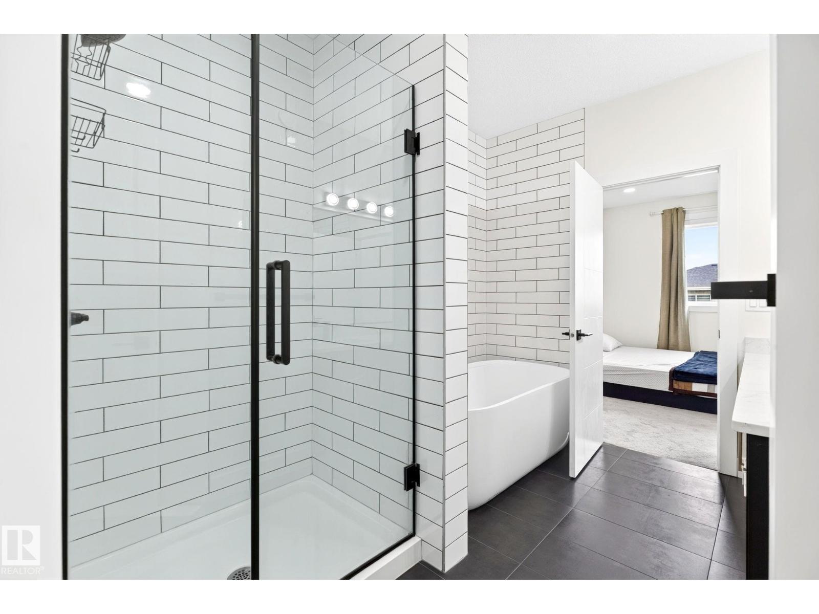 423 42 ST SW - 28