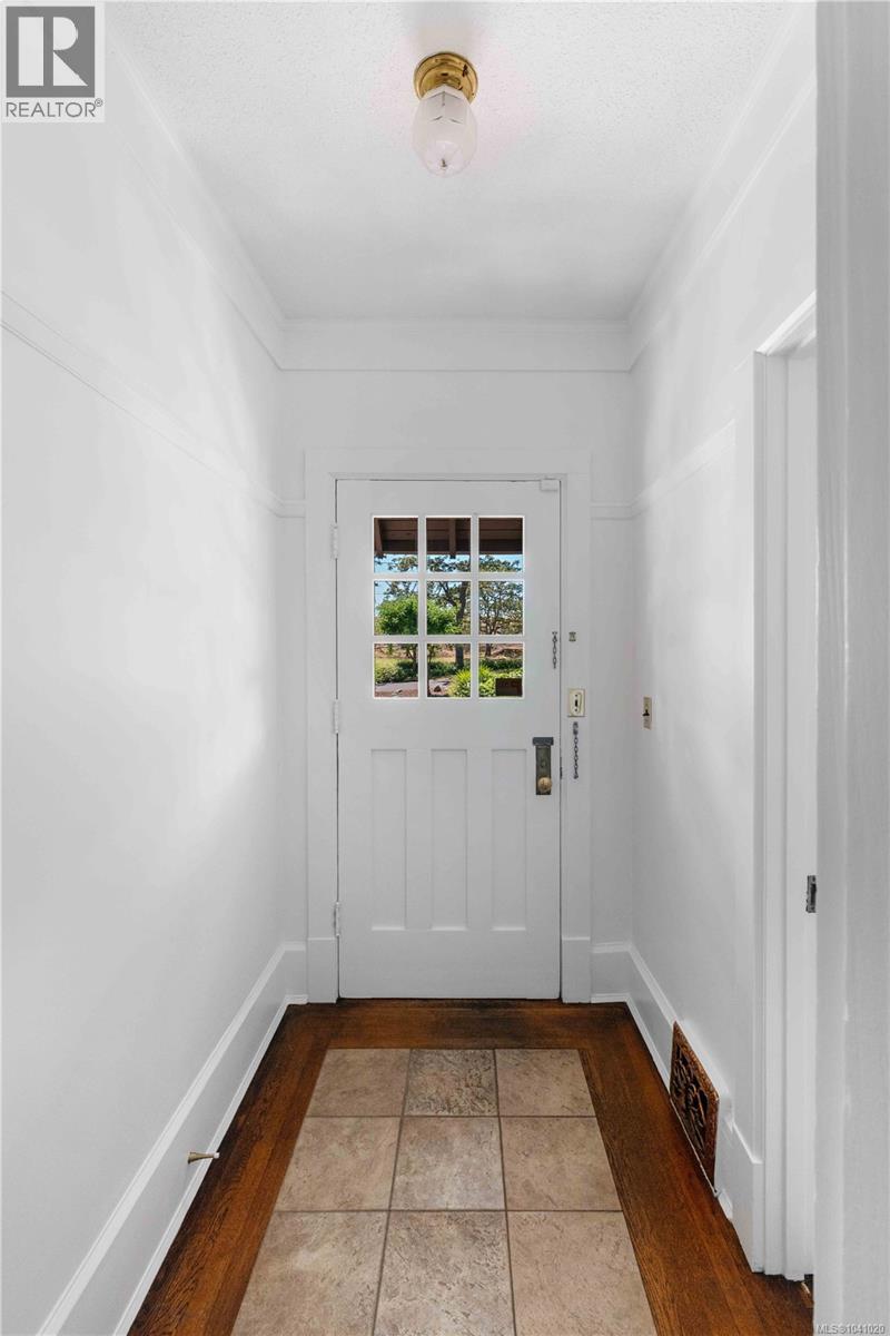 1562 Richardson St - Image 23