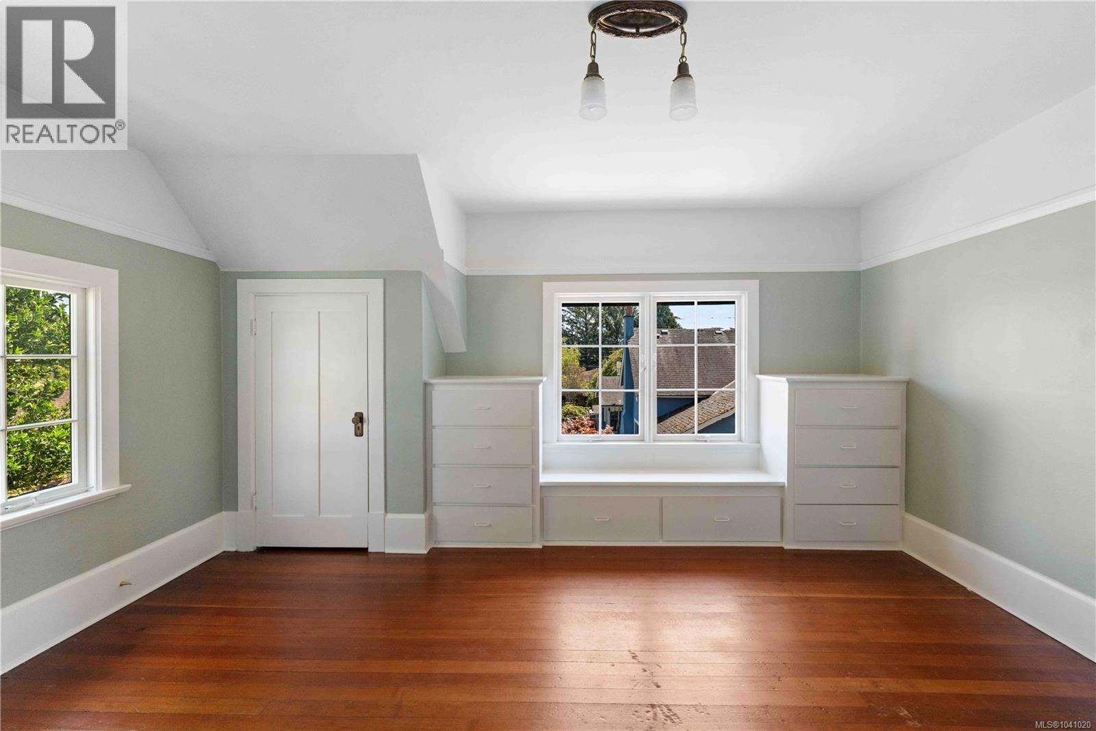 1562 Richardson St - Image 27