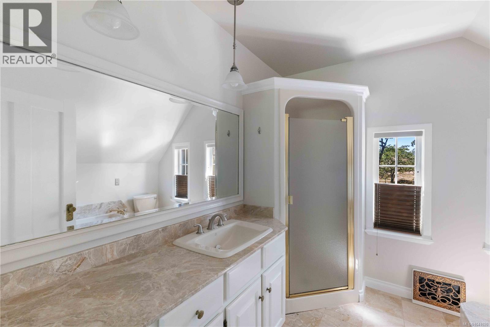 1562 Richardson St - Image 30
