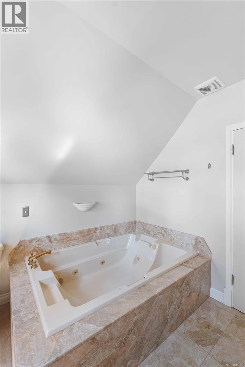 1562 Richardson St - Image 31