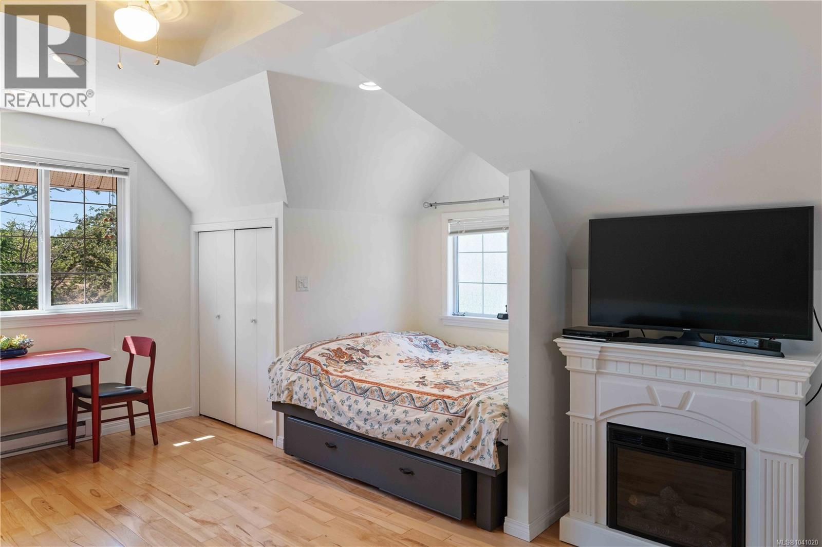 1562 Richardson St - Image 42