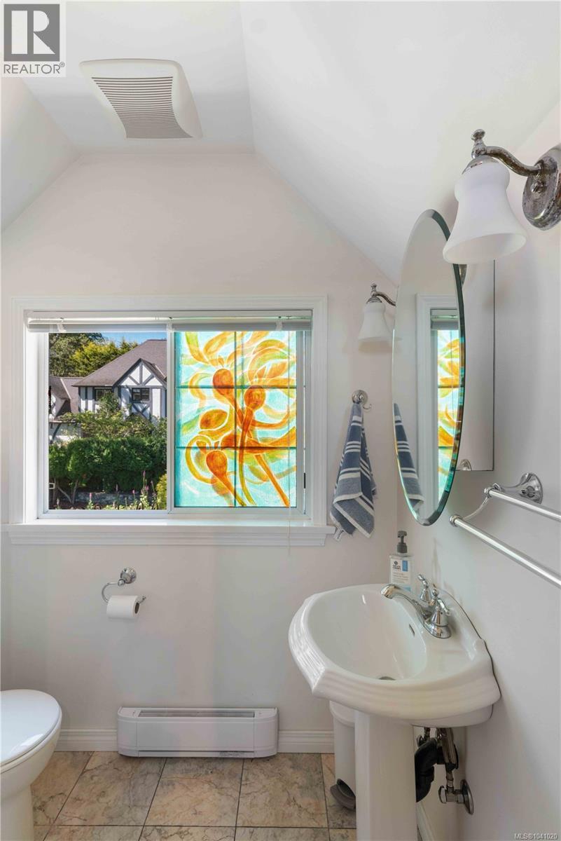 1562 Richardson St - Image 44