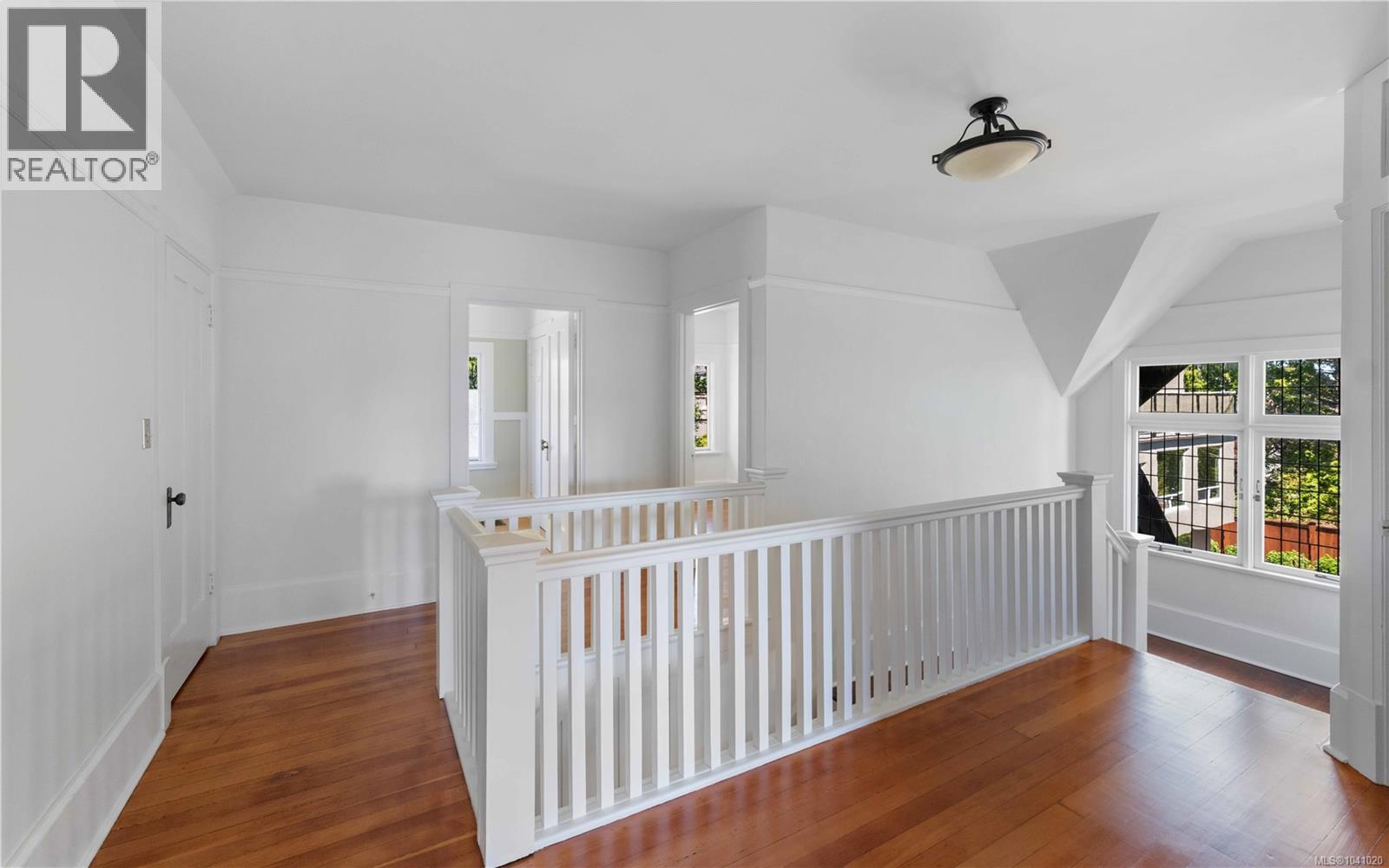 1562 Richardson St - Image 24