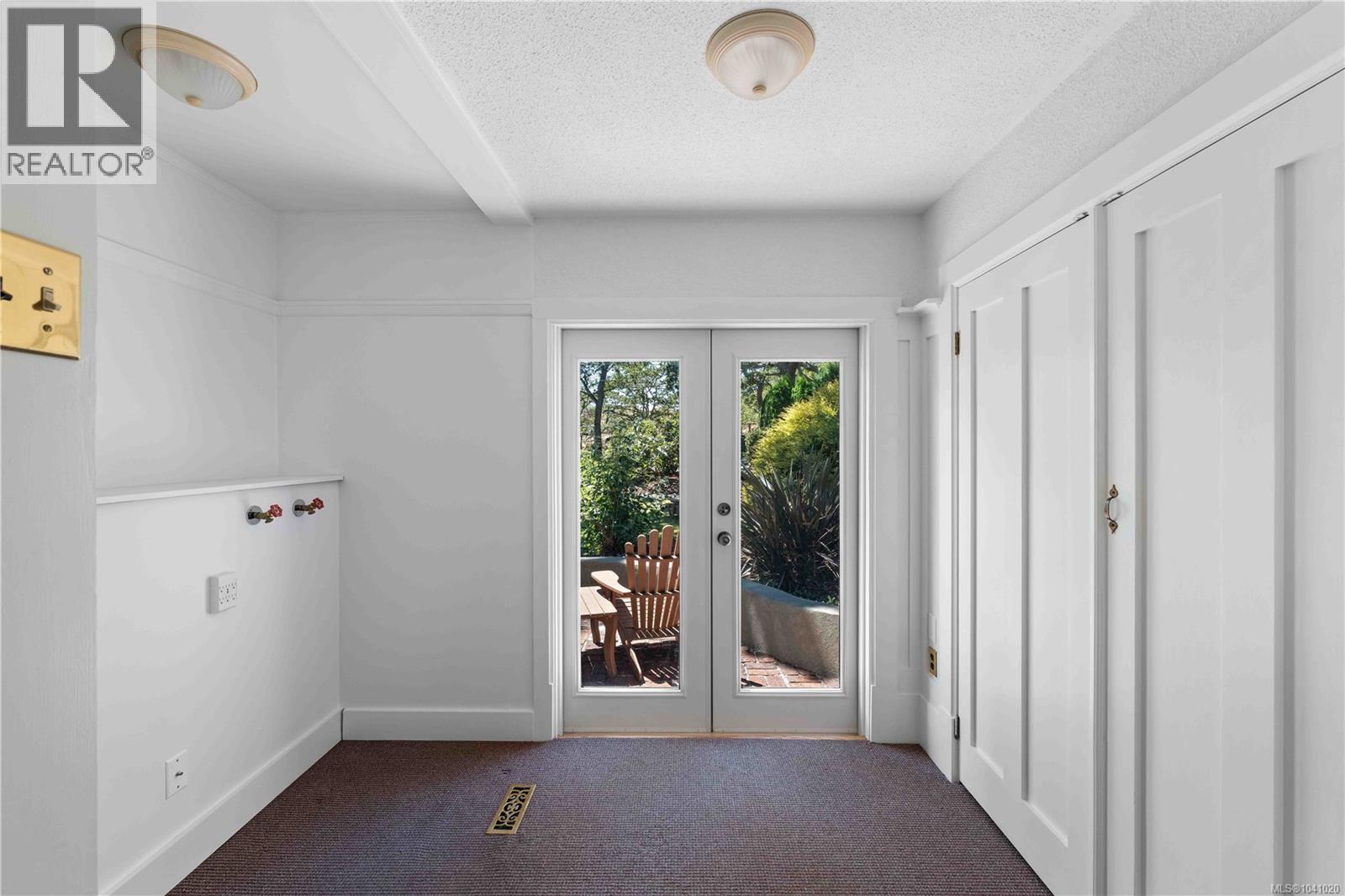 1562 Richardson St - Image 21