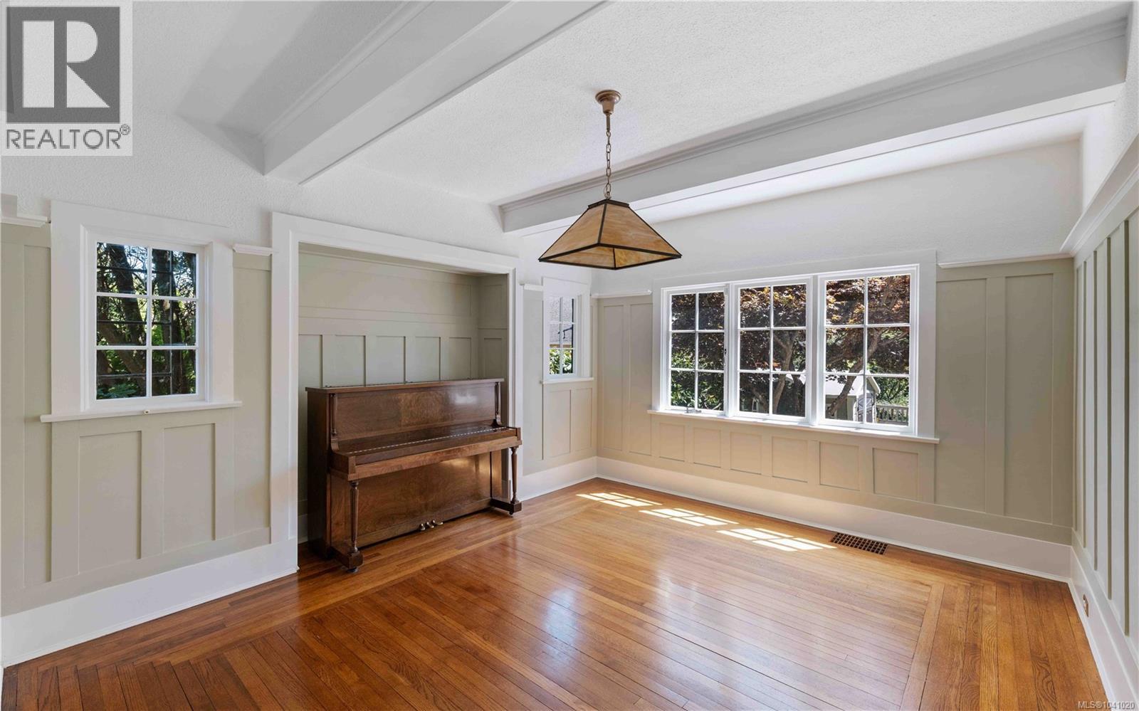 1562 Richardson St - Image 10