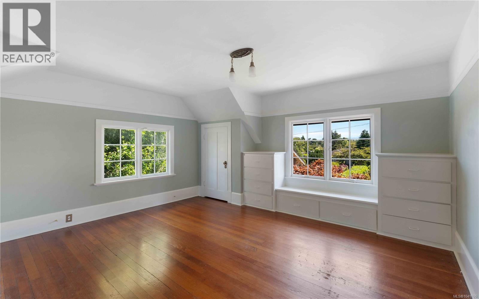 1562 Richardson St - Image 26