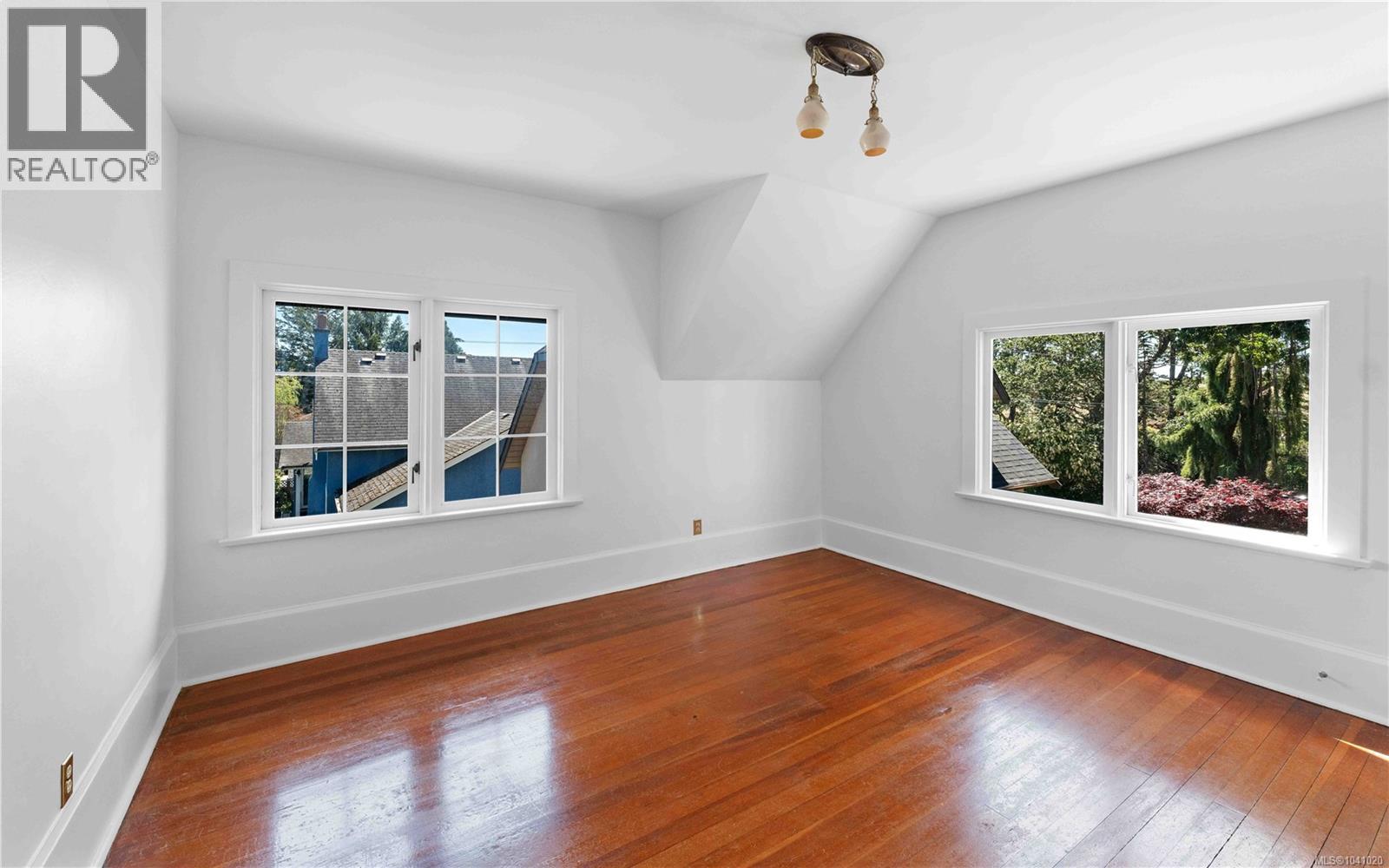 1562 Richardson St - Image 28