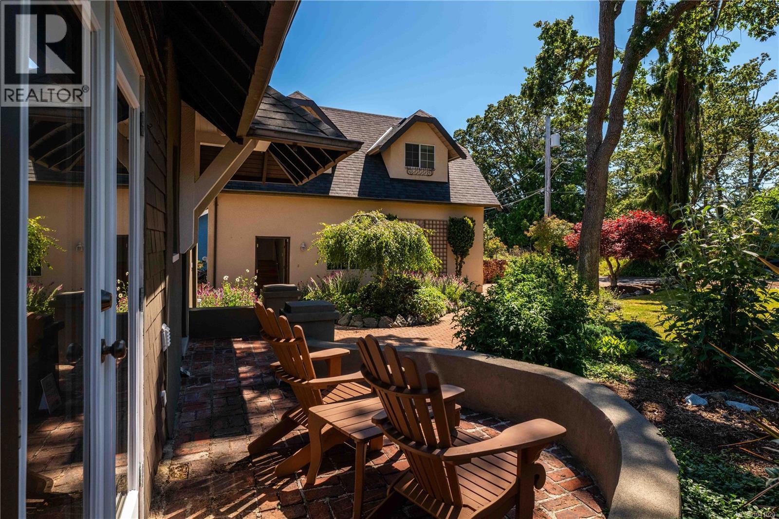 1562 Richardson St - Image 36