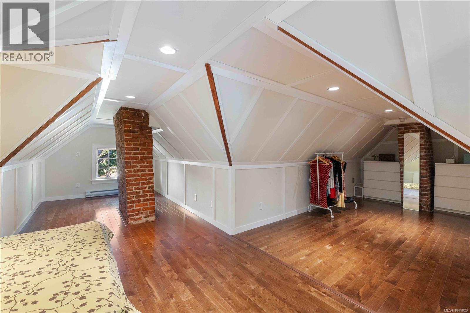 1562 Richardson St - Image 34