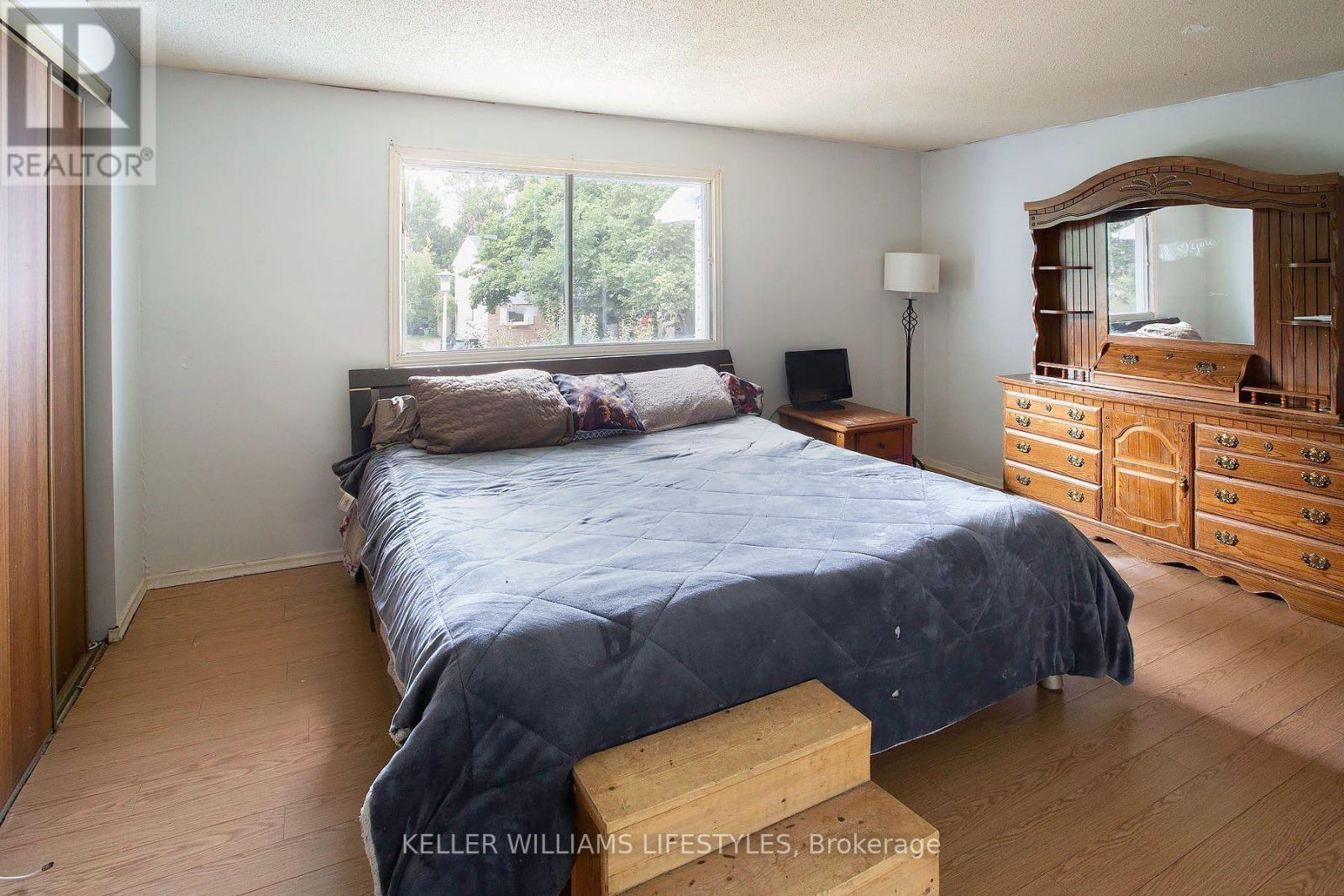 120 MONMORE ROAD - 10