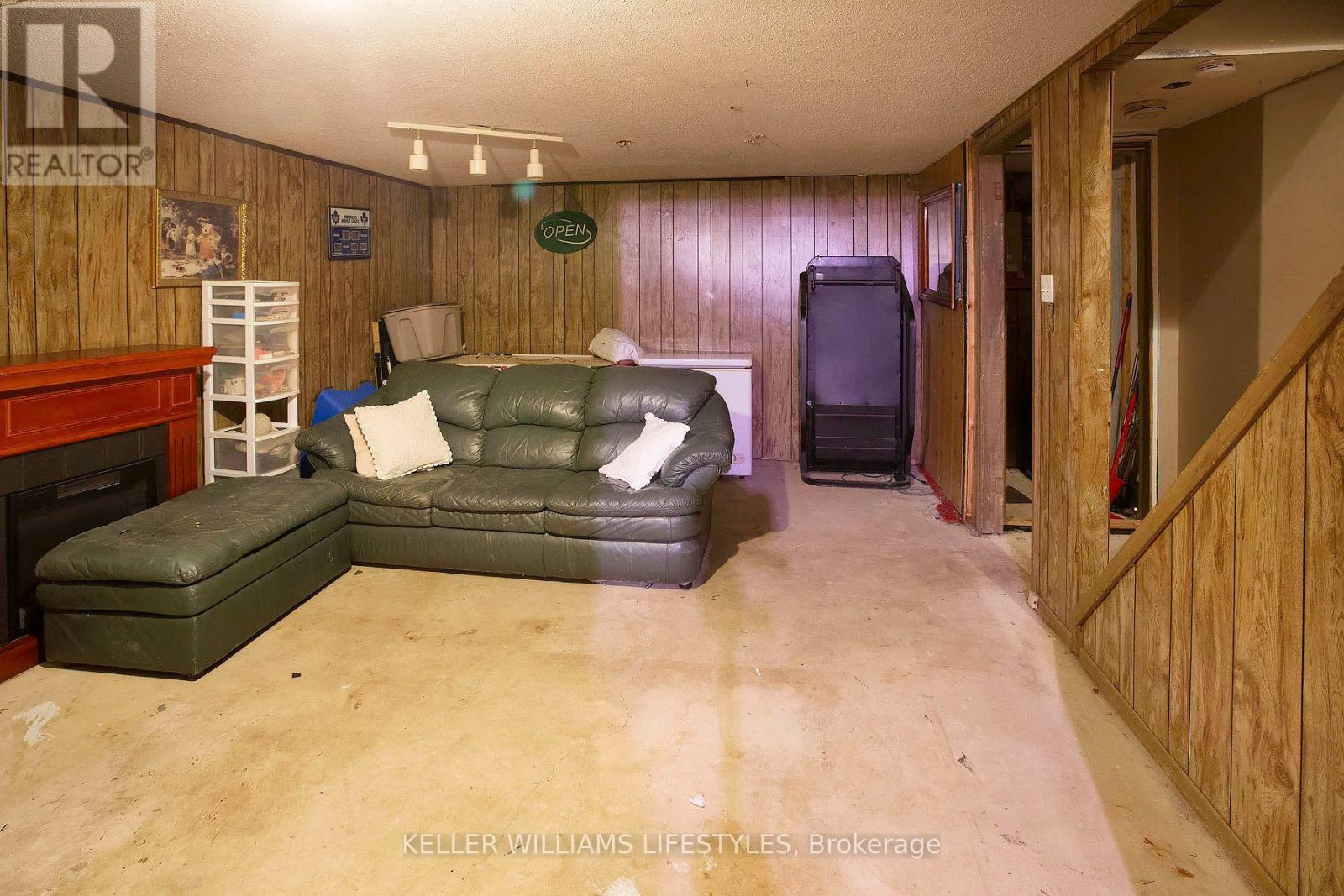 120 MONMORE ROAD - 18