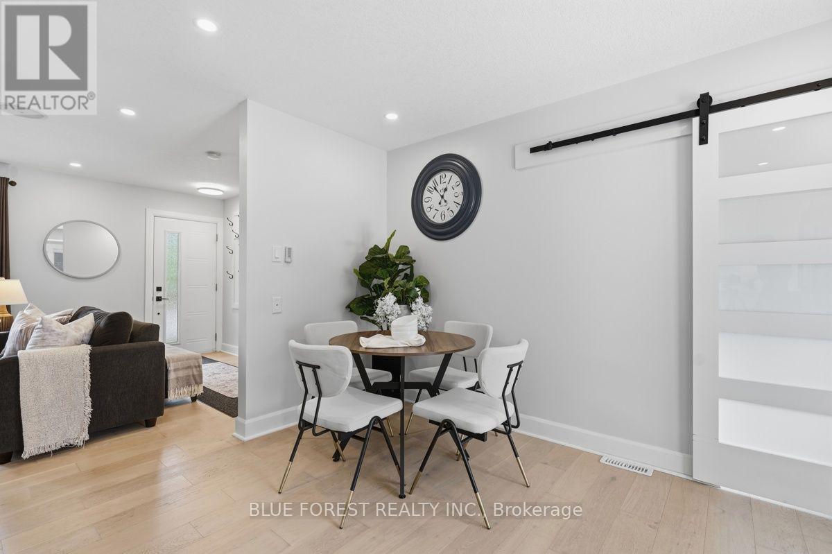 21 AGINCOURT PLACE - 17