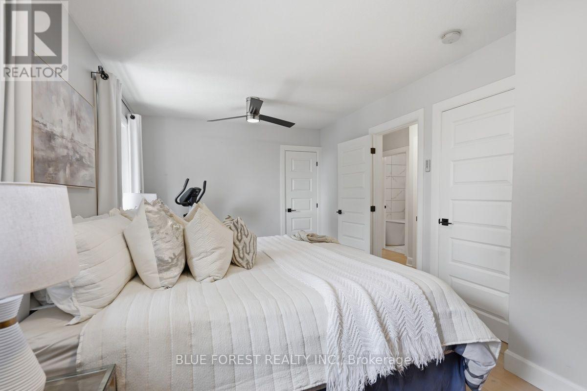 21 AGINCOURT PLACE - 21
