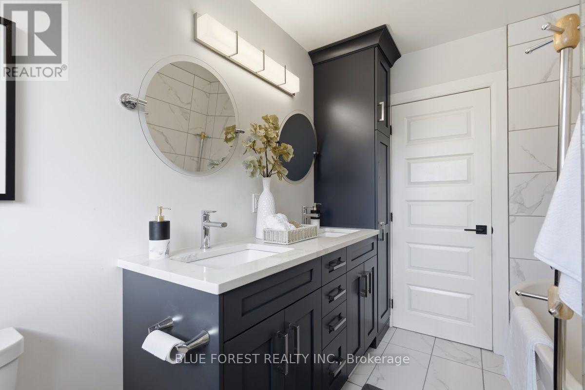 21 AGINCOURT PLACE - 25