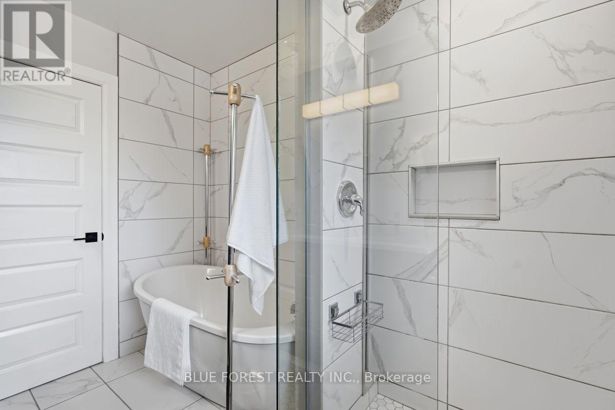 21 AGINCOURT PLACE - 26