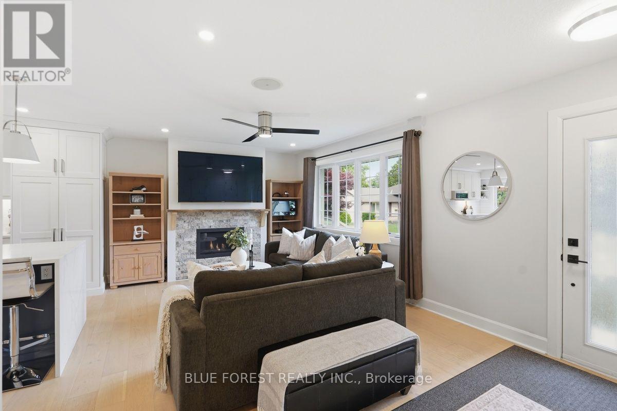 21 AGINCOURT PLACE - 27