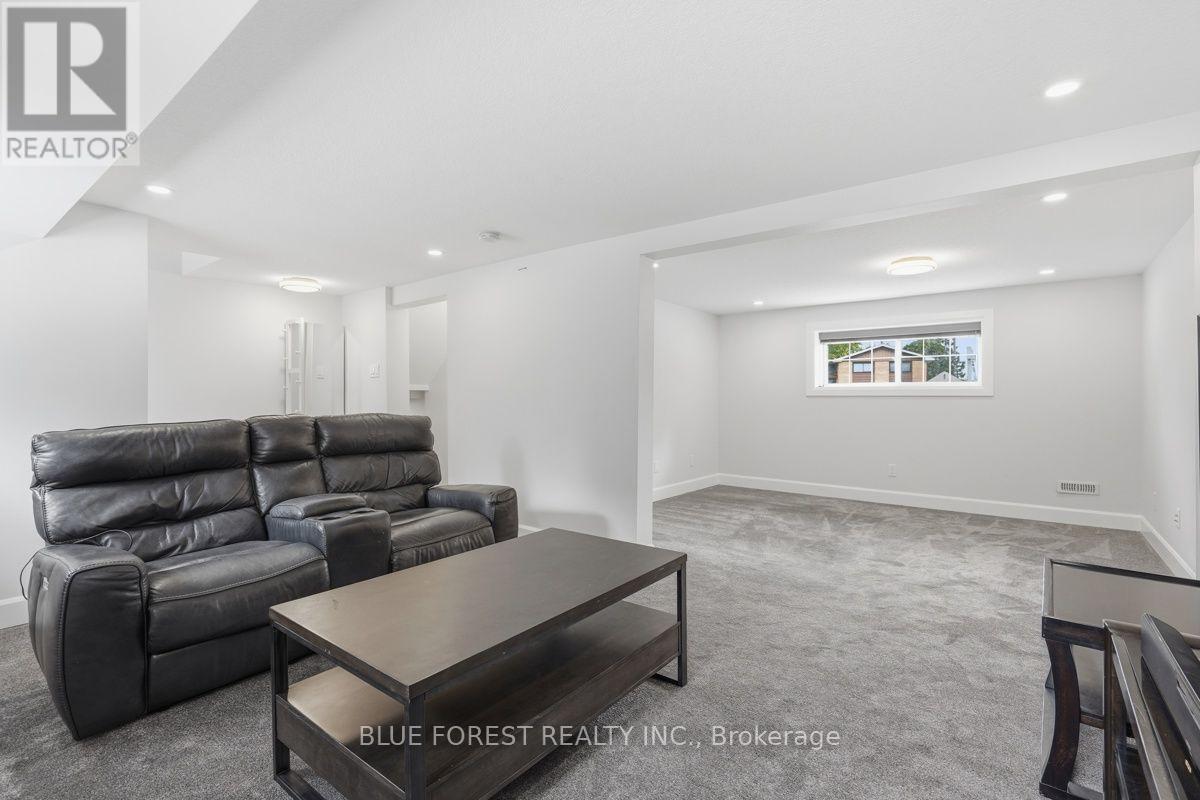 21 AGINCOURT PLACE - 30