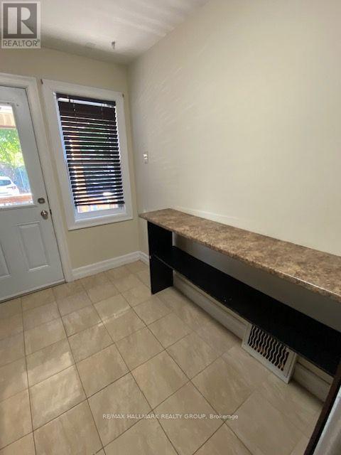 1 – 570 GLADSTONE AVENUE, Ottawa. Luxury613. By Peter Sagos - Image 6
