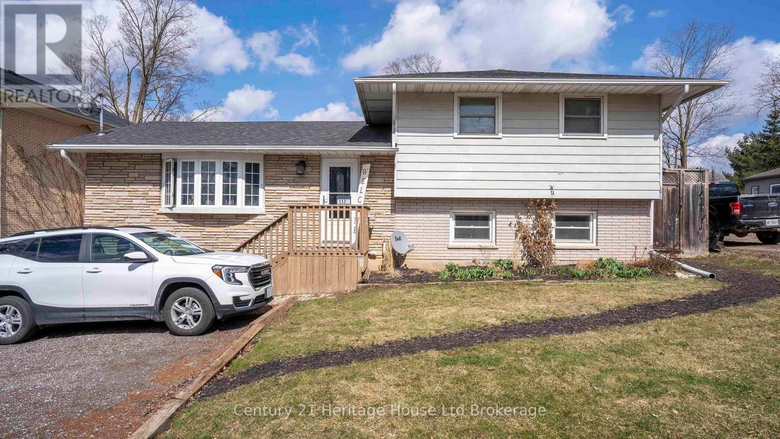 117 WONHAM STREET S - 1