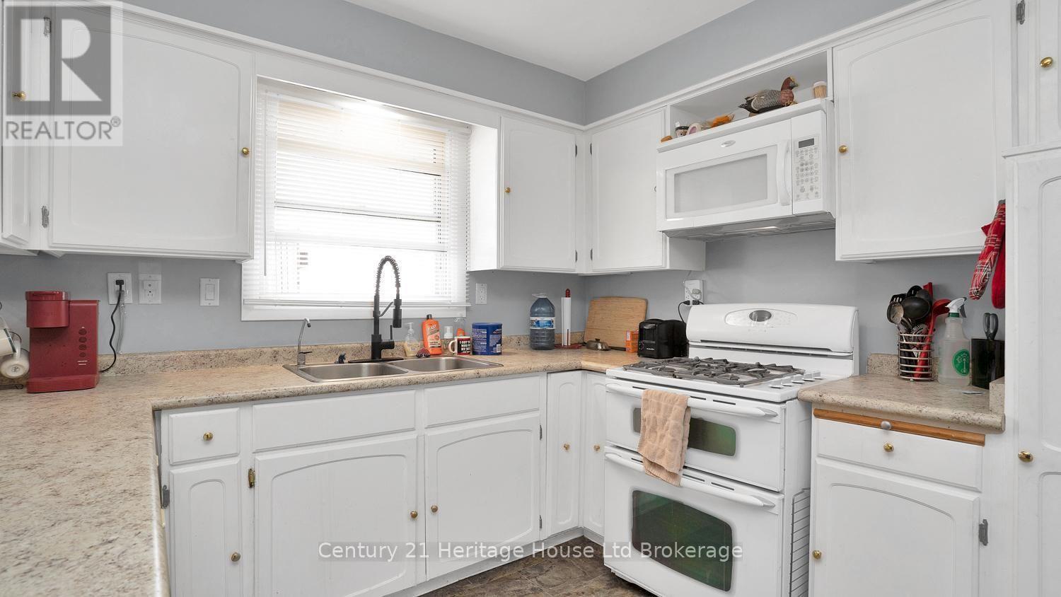 117 WONHAM STREET S - Image 10