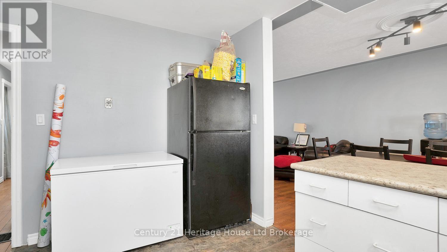 117 WONHAM STREET S - Image 12